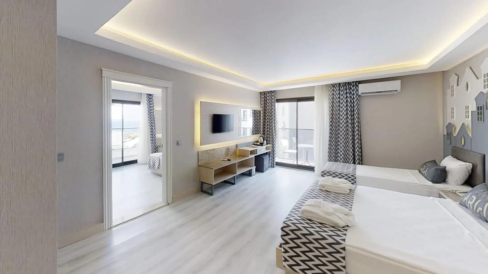 Family Room | Premium bedding, minibar, in-room safe, desk