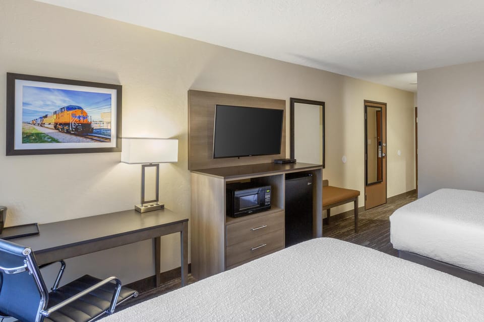 In-room safe, desk, laptop workspace, blackout drapes