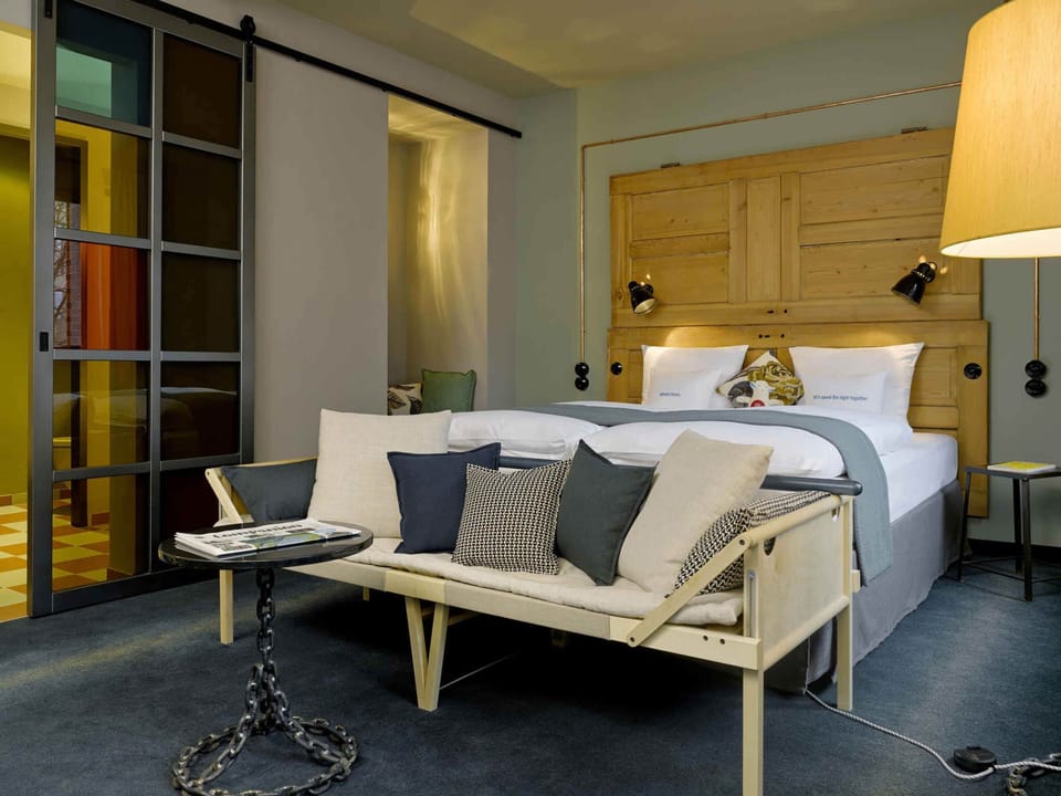 Large | Hypo-allergenic bedding, minibar, in-room safe, individually decorated