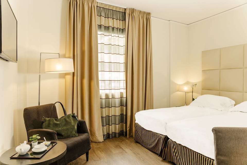 Classic Twin Room, 2 Twin Beds | Premium bedding, in-room safe, desk, blackout drapes