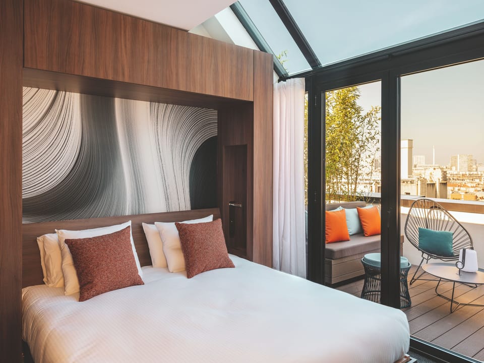 Executive Suite, 1 King Bed with Sofa bed | Premium bedding, in-room safe, desk, laptop workspace