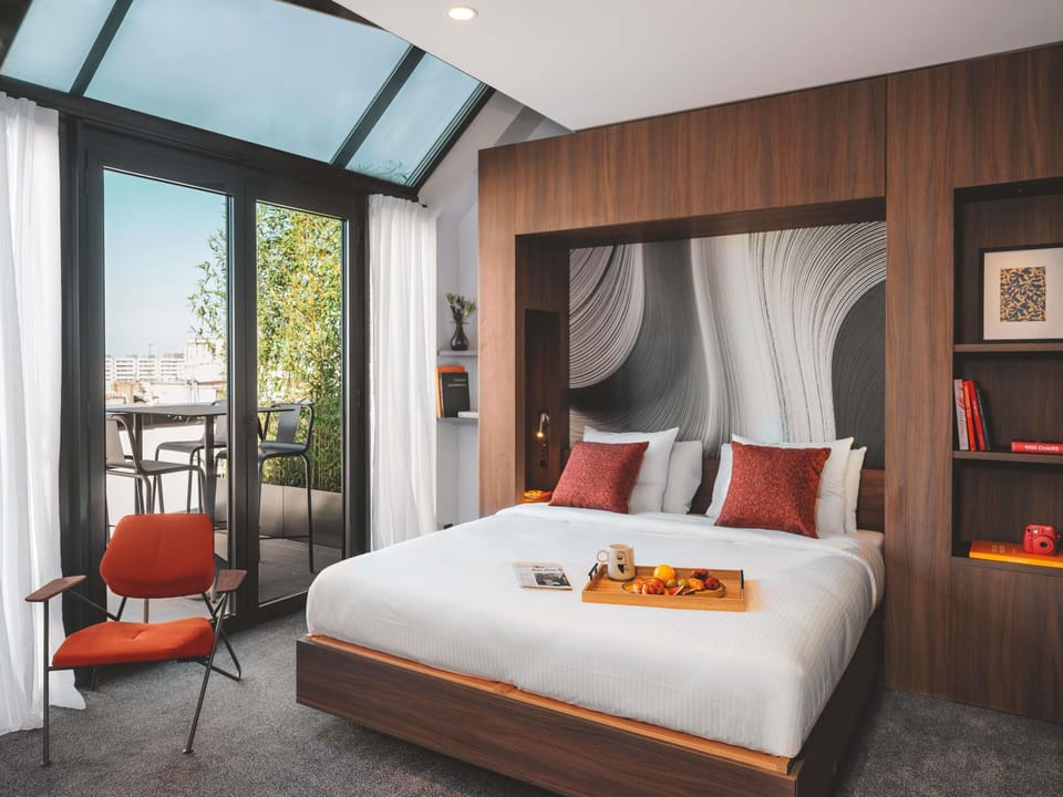 Superior Suite, 1 Queen Bed, City View (Eiffel Tower view) | Premium bedding, in-room safe, desk, laptop workspace