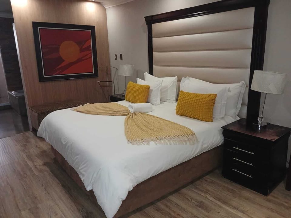 Luxury Room | 2 bedrooms, premium bedding, desk, laptop workspace