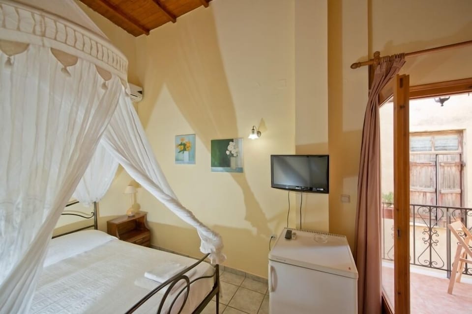 Double Room, Balcony | Desk, iron/ironing board, free cribs/infant beds, free WiFi