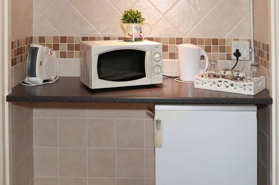 Minibar, desk, soundproofing, iron/ironing board