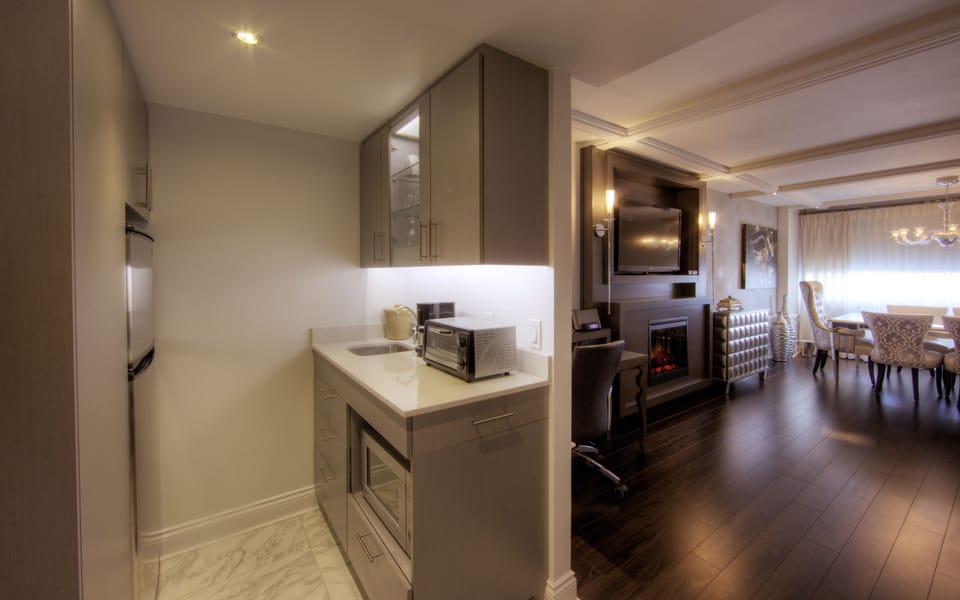 White Premium Suite, 1 King Bed and 1 Queen Murphy Bed | Private kitchenette | Coffee/tea maker