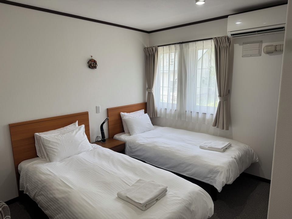 Economy Twin Room, Non Smoking, Refrigerator (2 Single Beds Or 1 King Bed) | In-room safe, desk, WiFi (free), bed sheets