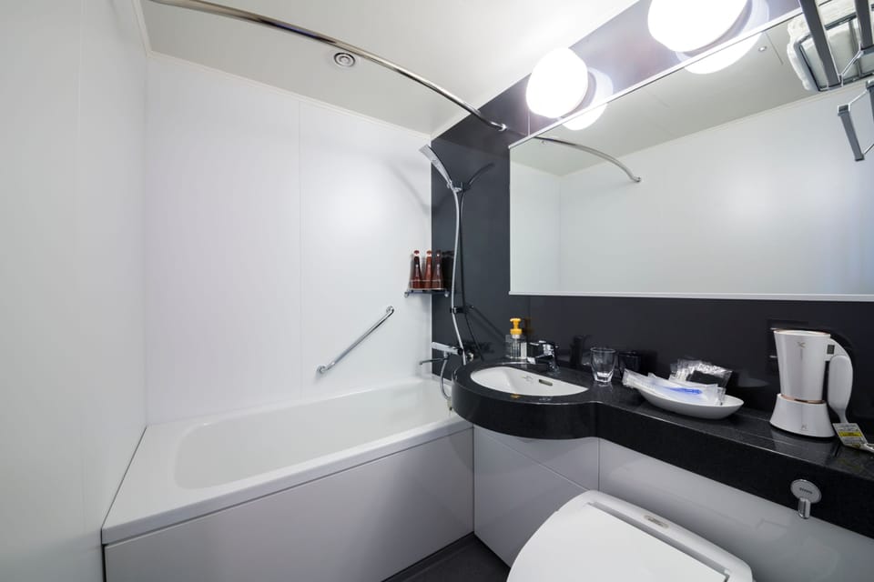 Combined shower/tub, deep soaking tub, hair dryer, slippers