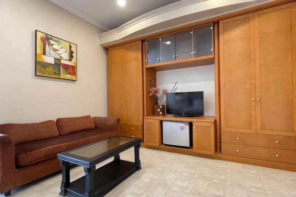 In-room safe, desk, laptop workspace, blackout drapes