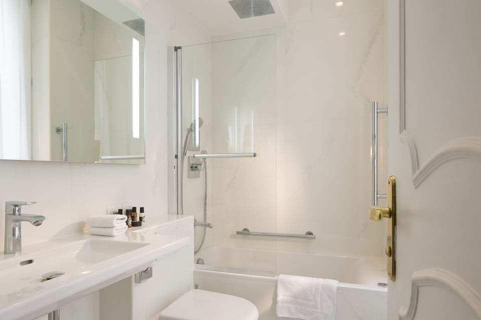 Shower, hair dryer, bathrobes, slippers