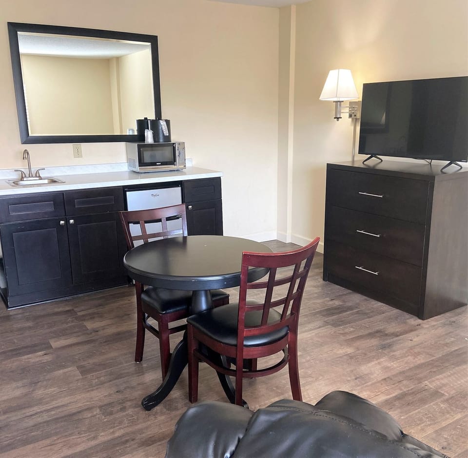 Iron/ironing board, WiFi (free), bed sheets
