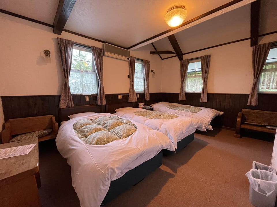 In-room safe, soundproofing, free WiFi, bed sheets
