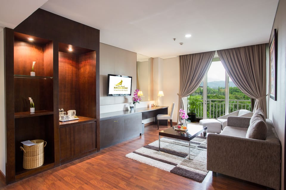 Suite, 1 Bedroom | Living room | 42-inch LED TV with cable channels, TV