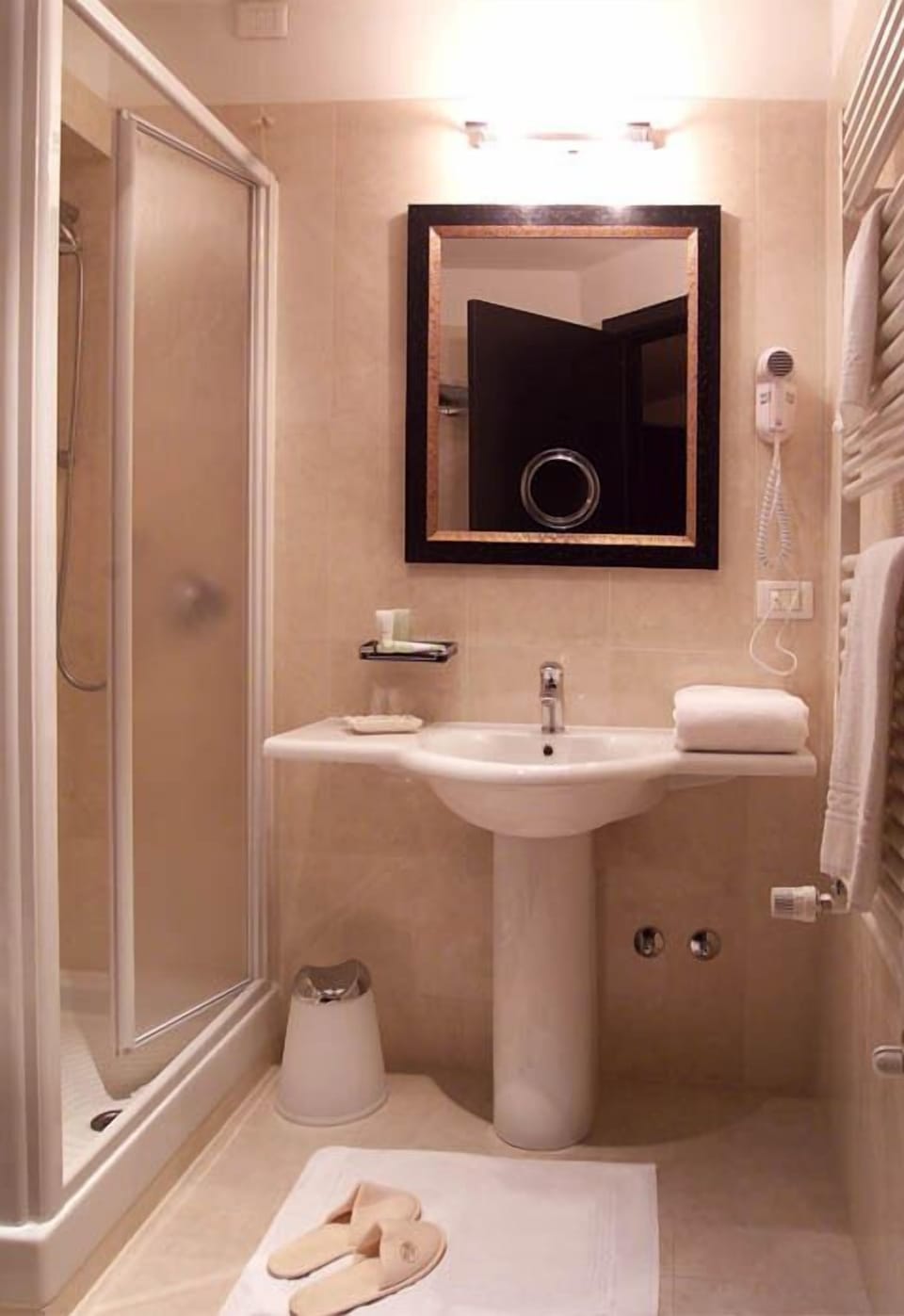 Double Room | Bathroom | Shower, hair dryer, bidet, towels