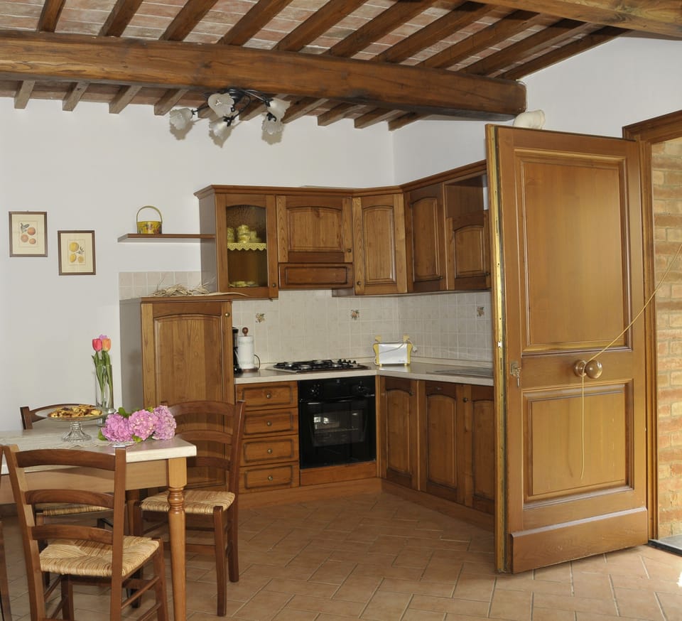 Apartment, 1 Bedroom (Pini) | Private kitchen | Full-size fridge, oven, stovetop, toaster