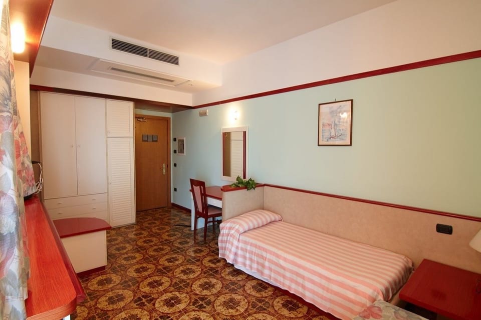 Standard Single Room | Soundproofing, WiFi (free)