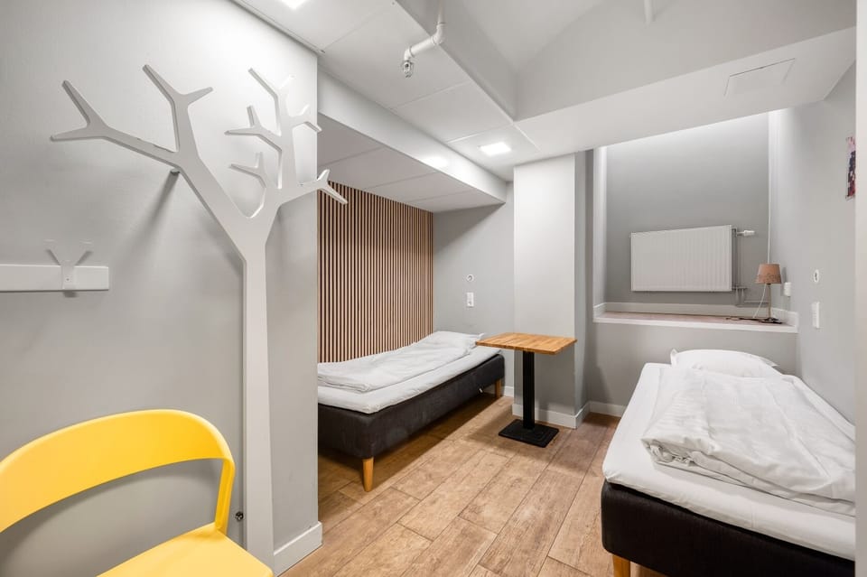 Premium bedding, in-room safe, iron/ironing board, free WiFi