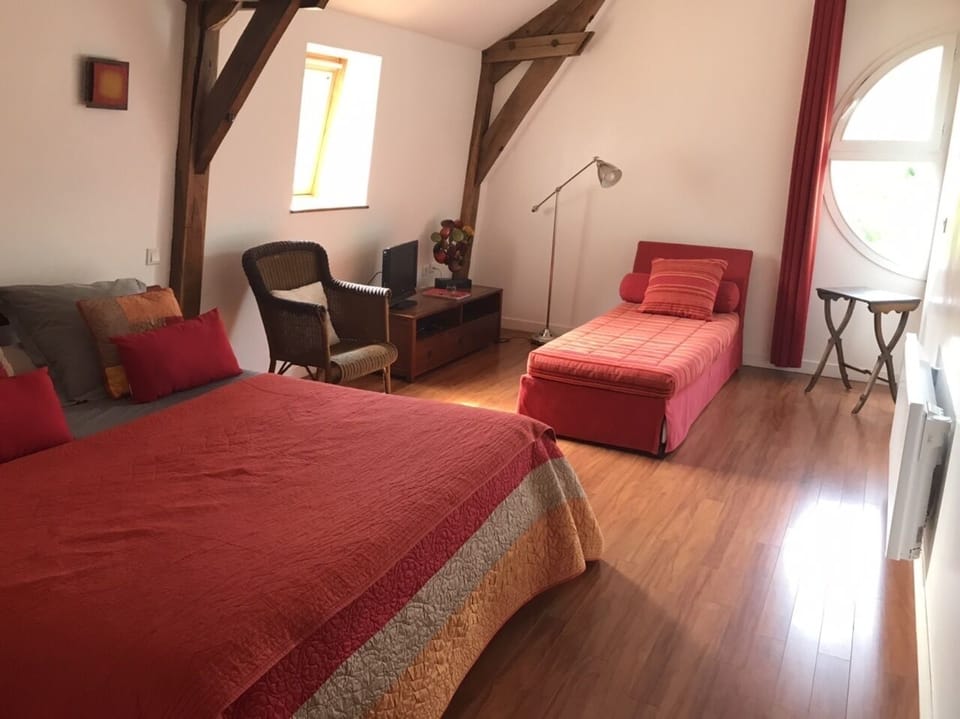 Double Room, Ensuite (Moderne) | Premium bedding, individually decorated, iron/ironing board, free WiFi