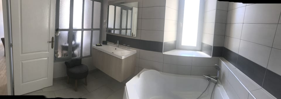 Family Room, Ensuite | Bathroom | Hair dryer, towels, soap, toilet paper