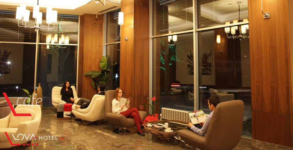 Lobby lounge
