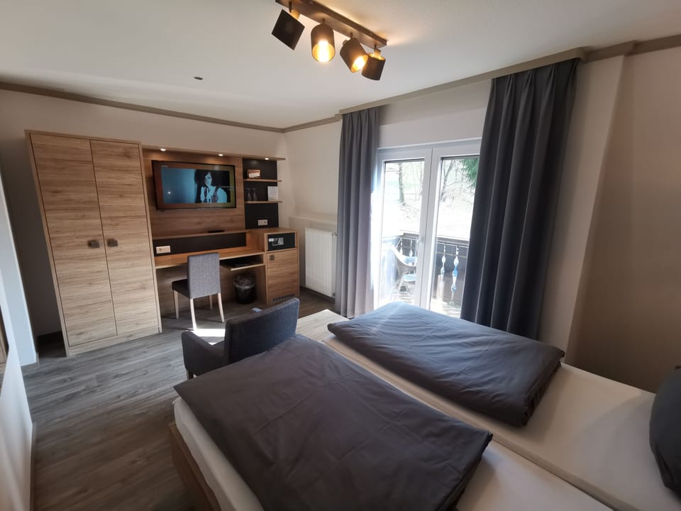 Comfort Room, Balcony, Valley View | WiFi (free), bed sheets
