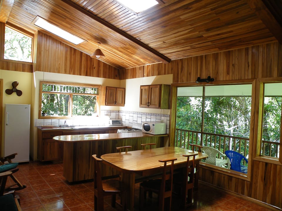 Apartment, 2 Bedrooms, Kitchen, Garden View | In-room dining