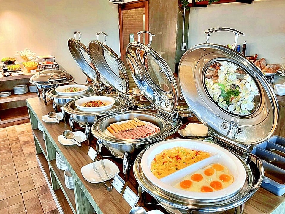 Daily buffet breakfast for a fee