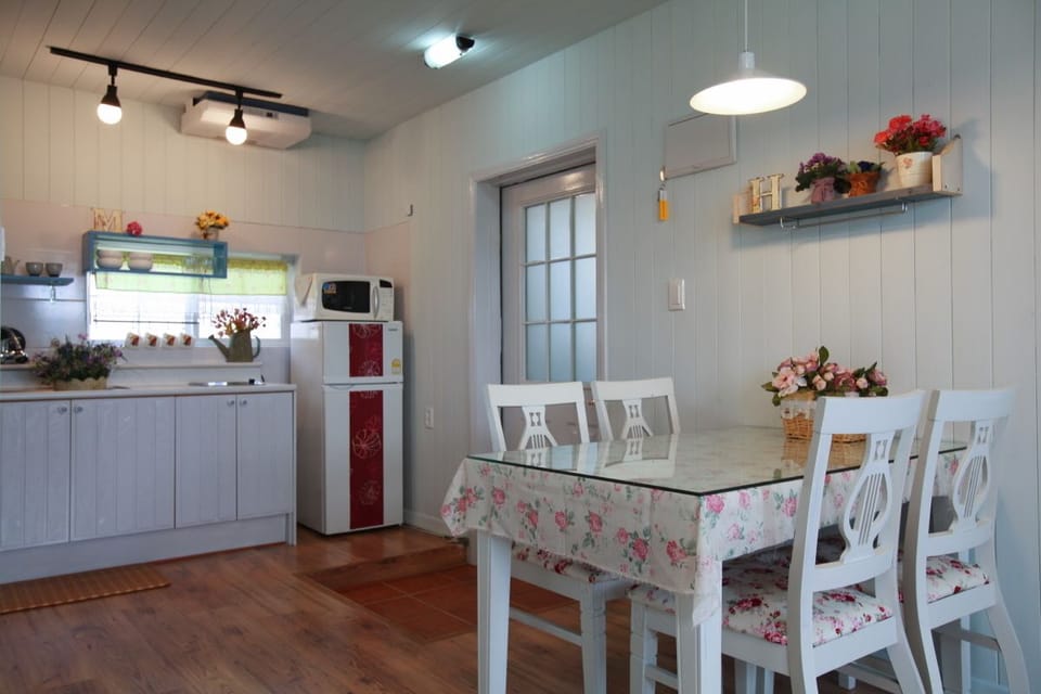 Family Room | Private kitchen | Full-size fridge, microwave, stovetop, electric kettle
