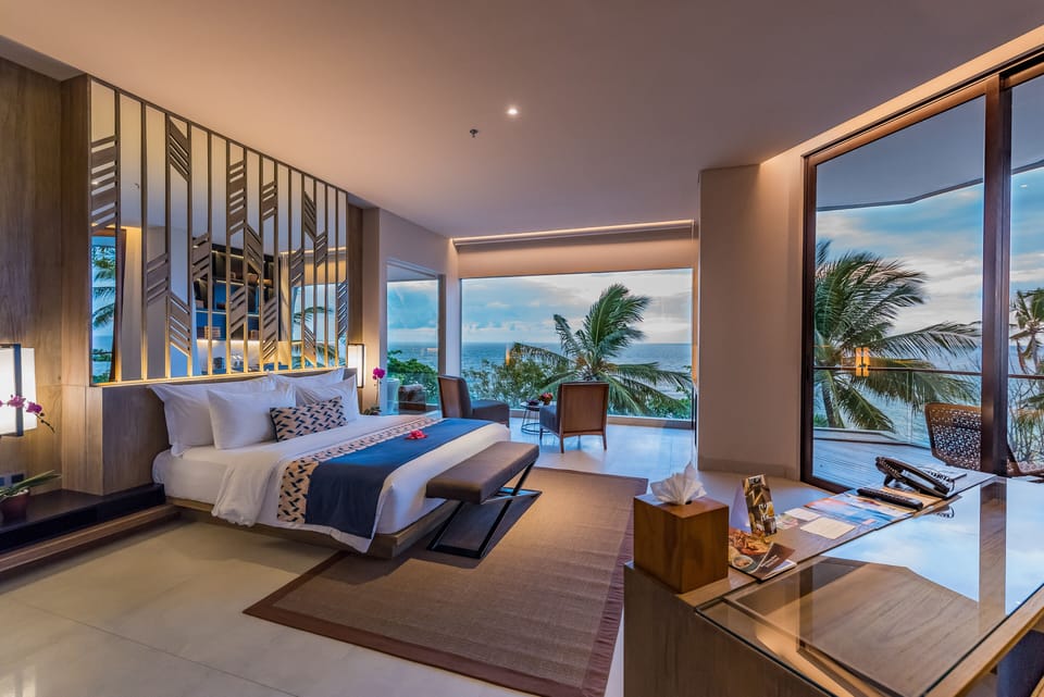 Premier Club | Premium bedding, minibar, in-room safe, desk
