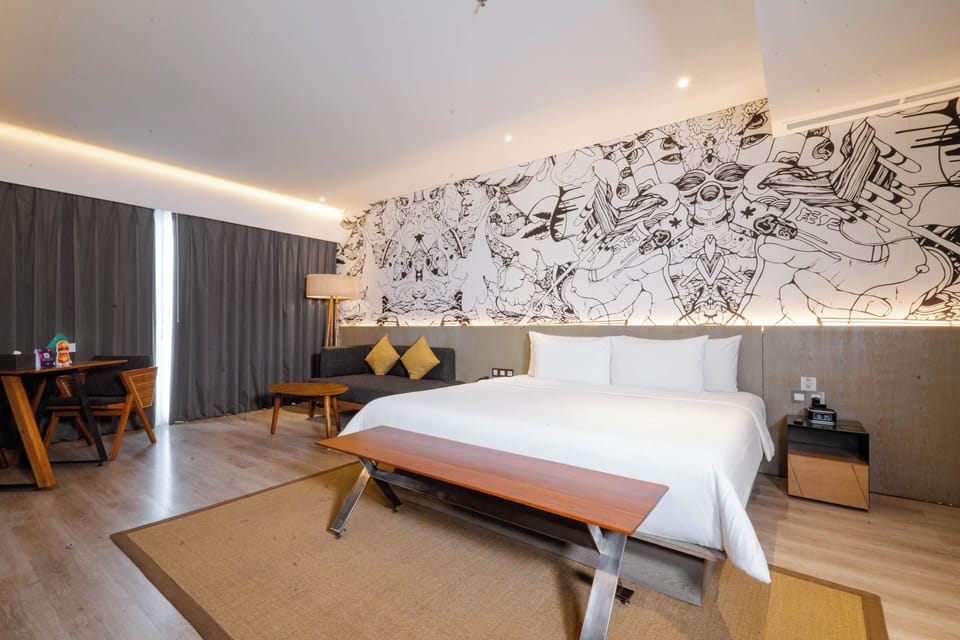 Studio 55 | Premium bedding, minibar, in-room safe, desk
