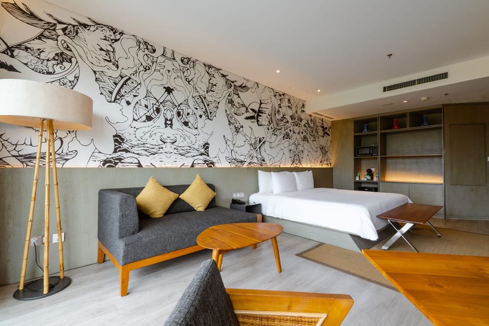 Studio 55 | Premium bedding, minibar, in-room safe, desk
