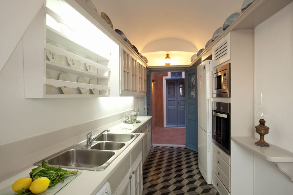 Deluxe Villa, 4 Bedrooms, Hot Tub, Sea Facing | Private kitchen | Fridge, microwave, oven, stovetop