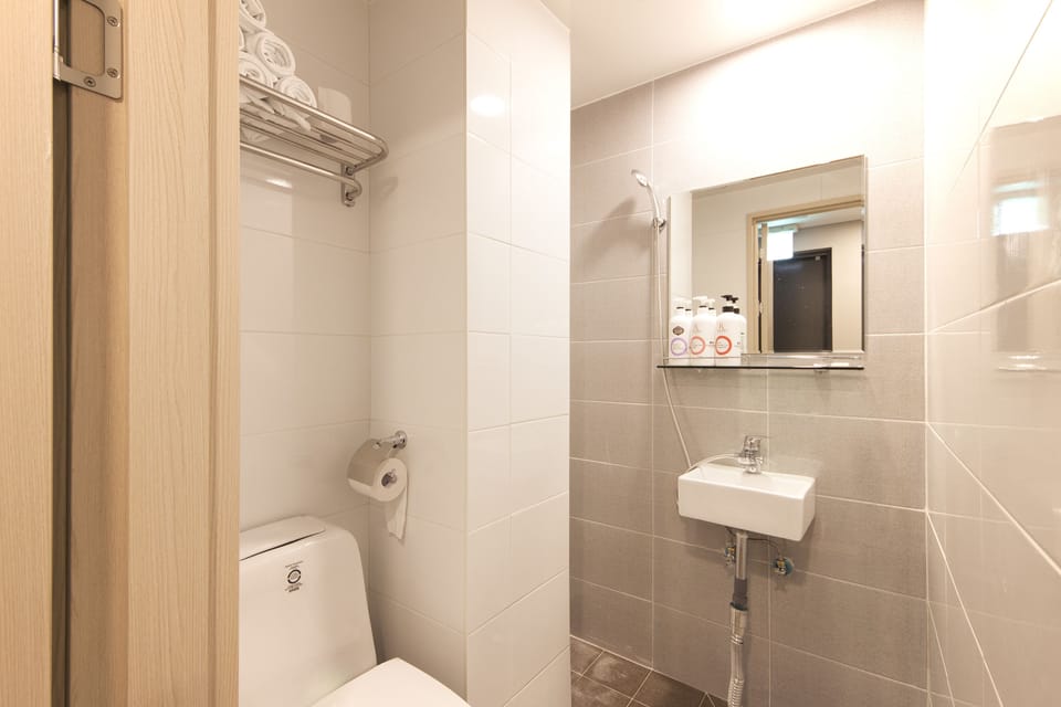 Standard Triple Room | Bathroom | Shower, free toiletries, hair dryer, slippers