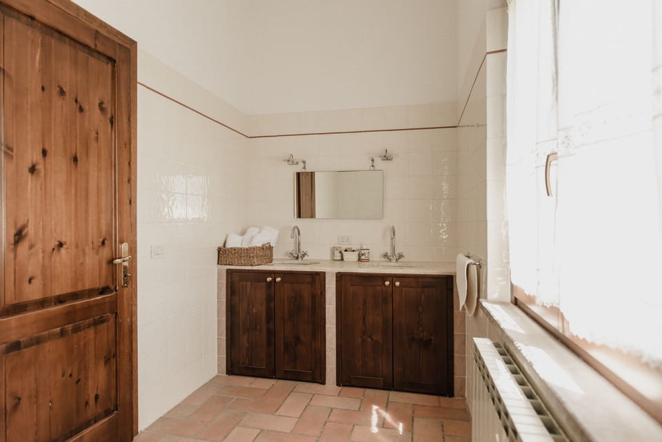 Apartment, 2 Bedrooms (6pax) | Bathroom | Free toiletries, hair dryer, bidet