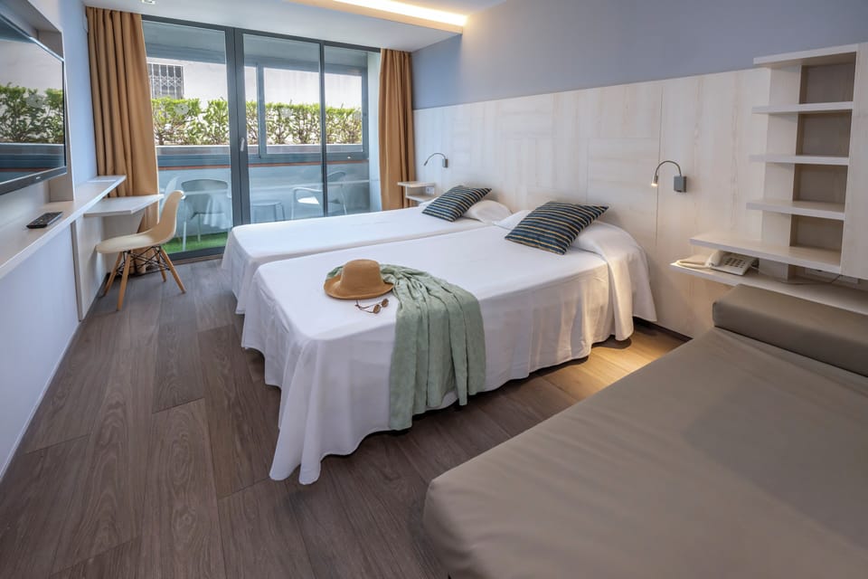 Economy Double Room, Balcony | In-room safe, desk, laptop workspace, soundproofing