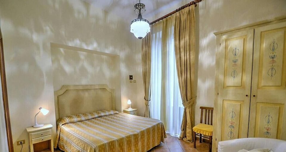 Minibar, in-room safe, cribs/infant beds, free WiFi