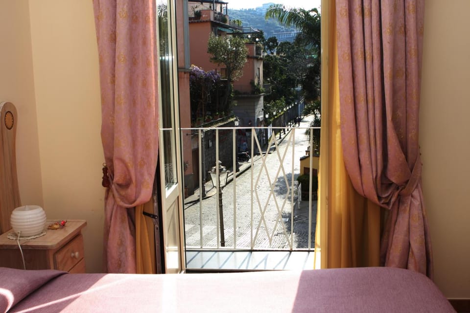Minibar, in-room safe, cribs/infant beds, free WiFi