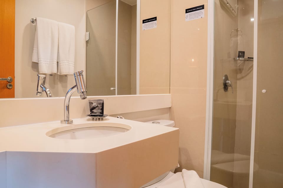Shower, free toiletries, towels