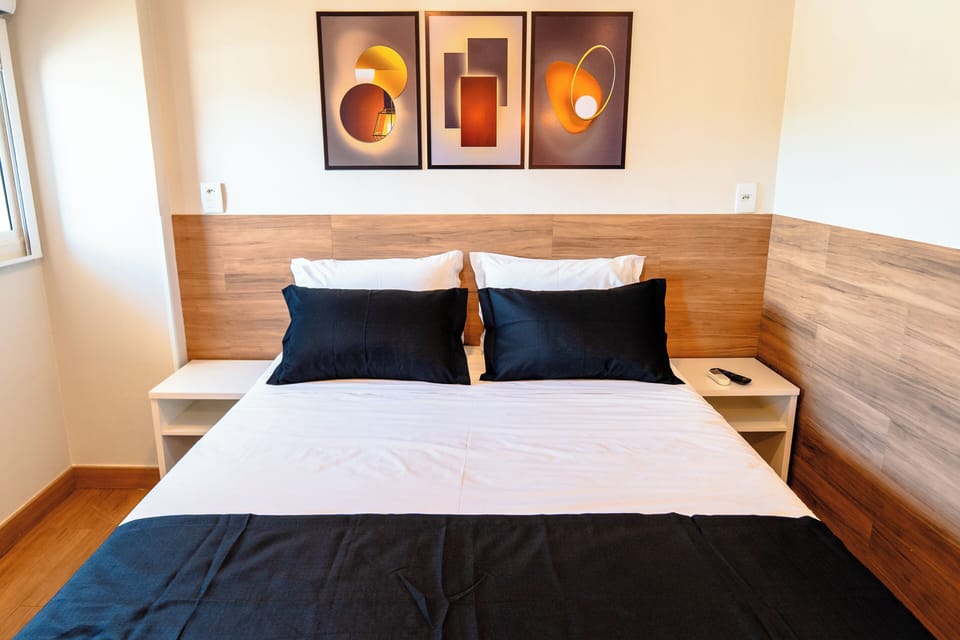 Suite Master Casal | Minibar, in-room safe, desk, blackout drapes