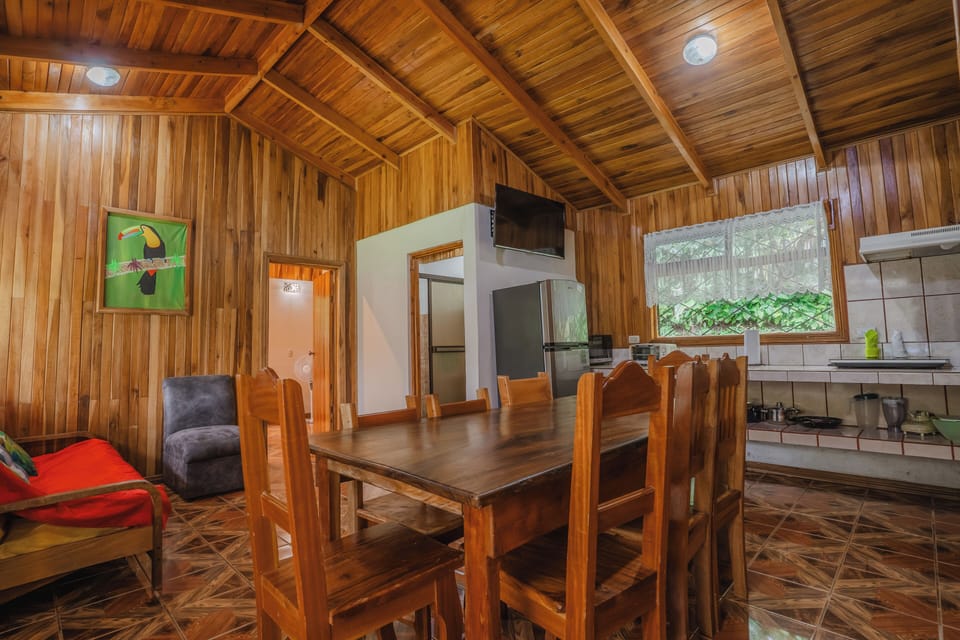 Cabana Familiar XL | Private kitchen | Full-size fridge, microwave, stovetop, coffee/tea maker