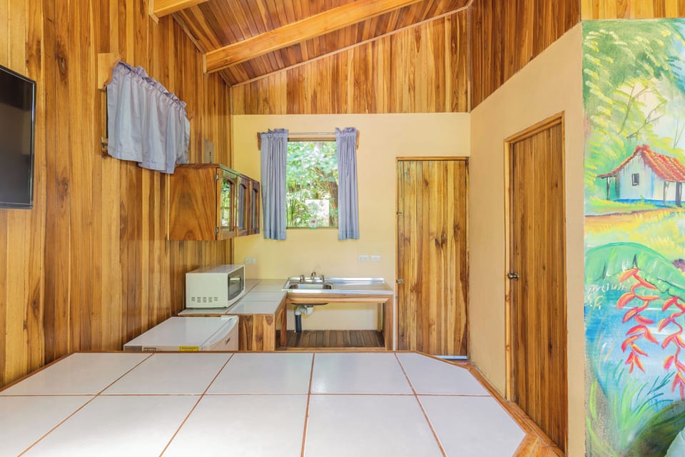 Family Cabin | Minibar, in-room safe, desk, soundproofing