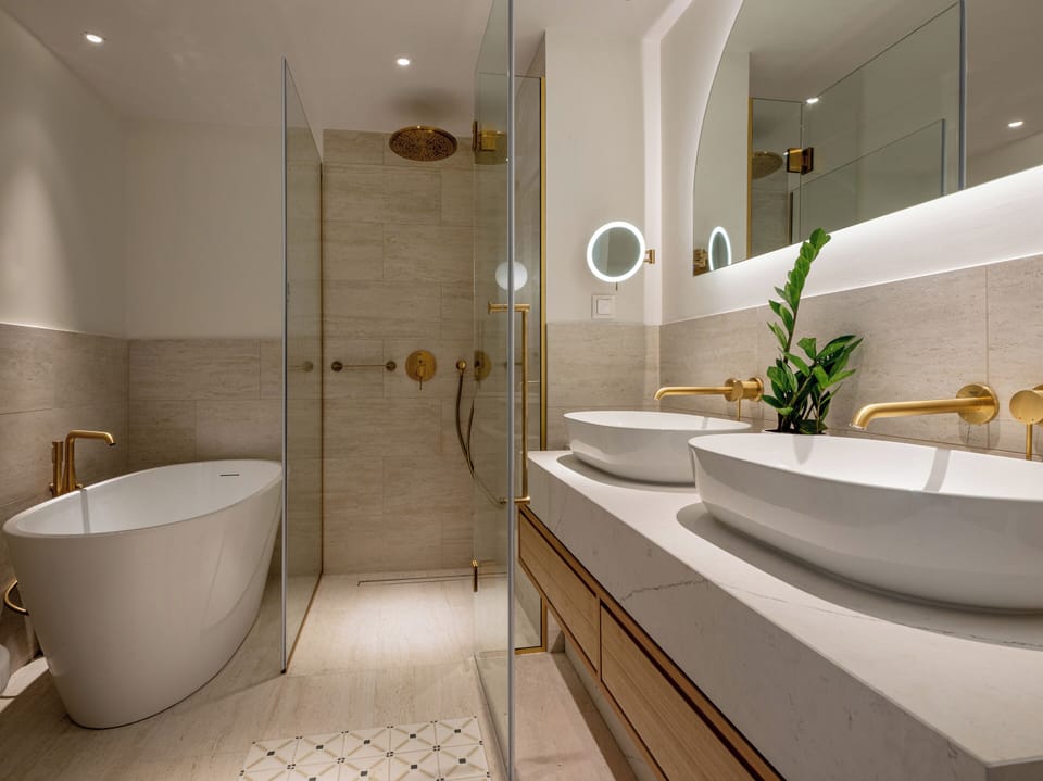 Deluxe Room Veranda | Bathroom | Designer toiletries, hair dryer, bathrobes, slippers