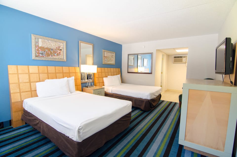 Sideview Guest Room  | Iron/ironing board, free WiFi, bed sheets