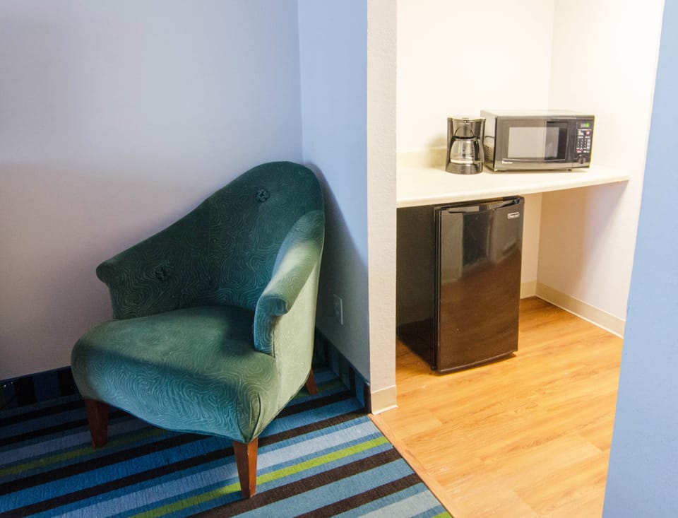 Sideview Two Room Apartment  | Mini-refrigerator