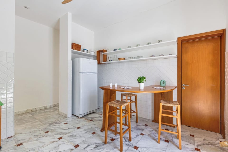 Villa, 5 Bedrooms | Private kitchen | Fridge, microwave, oven, stovetop
