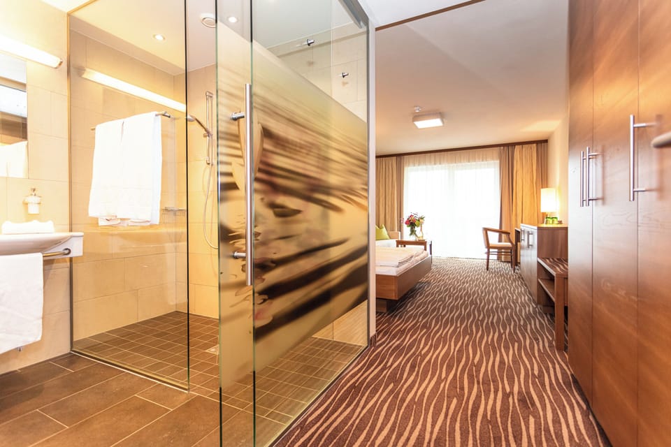 Living Suite | In-room safe, free WiFi, bed sheets