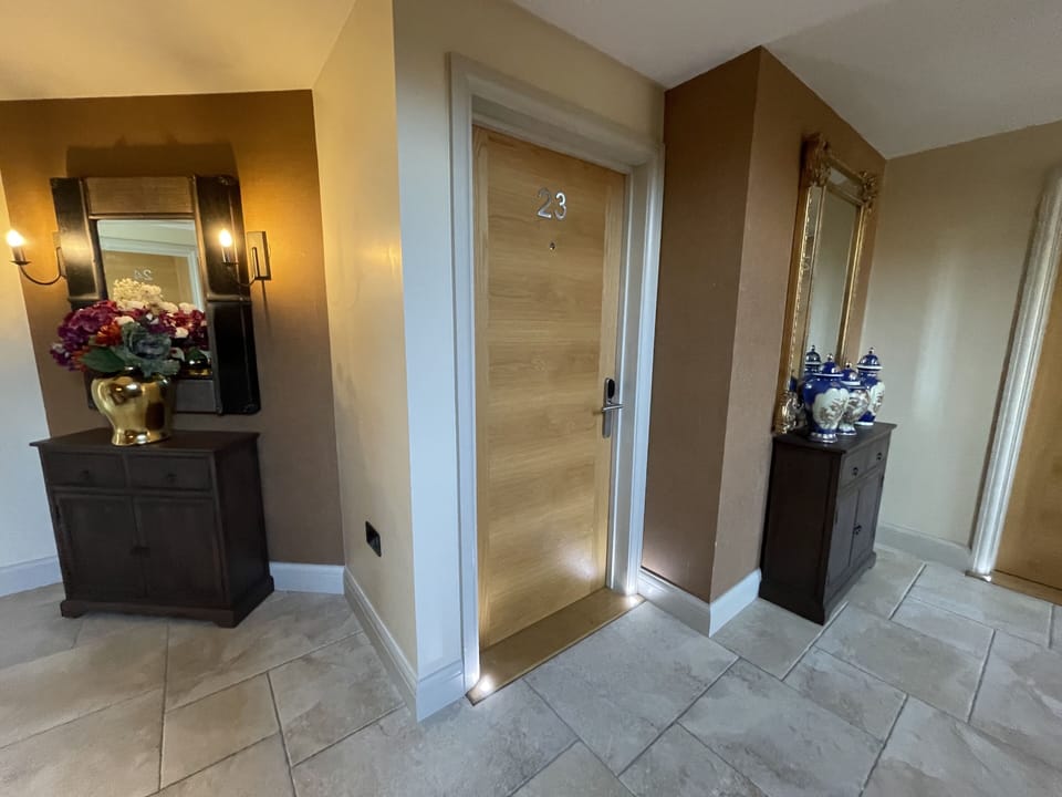 Barn Deluxe Room | In-room safe, desk, laptop workspace, soundproofing
