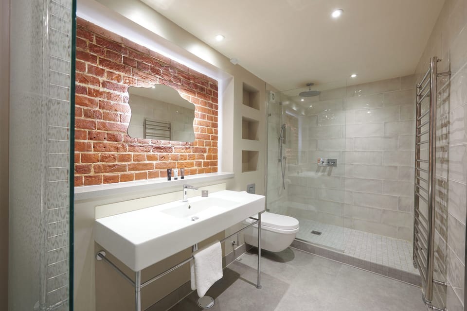 Oak Suite | In-room safe, desk, laptop workspace, soundproofing