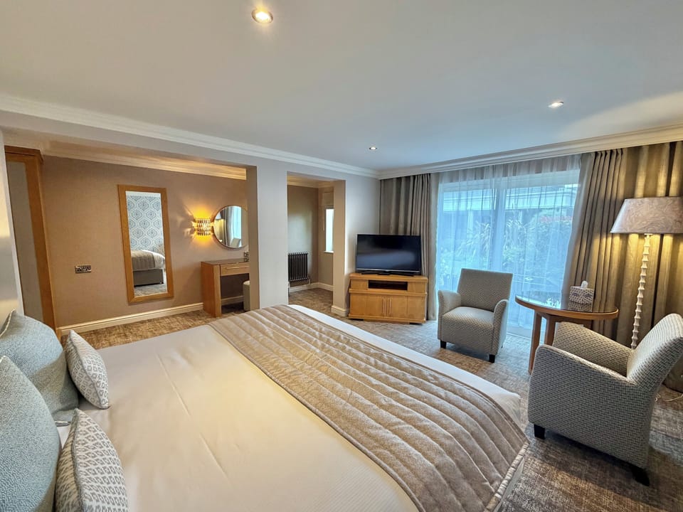 Garden View Patio Room | In-room safe, desk, laptop workspace, soundproofing