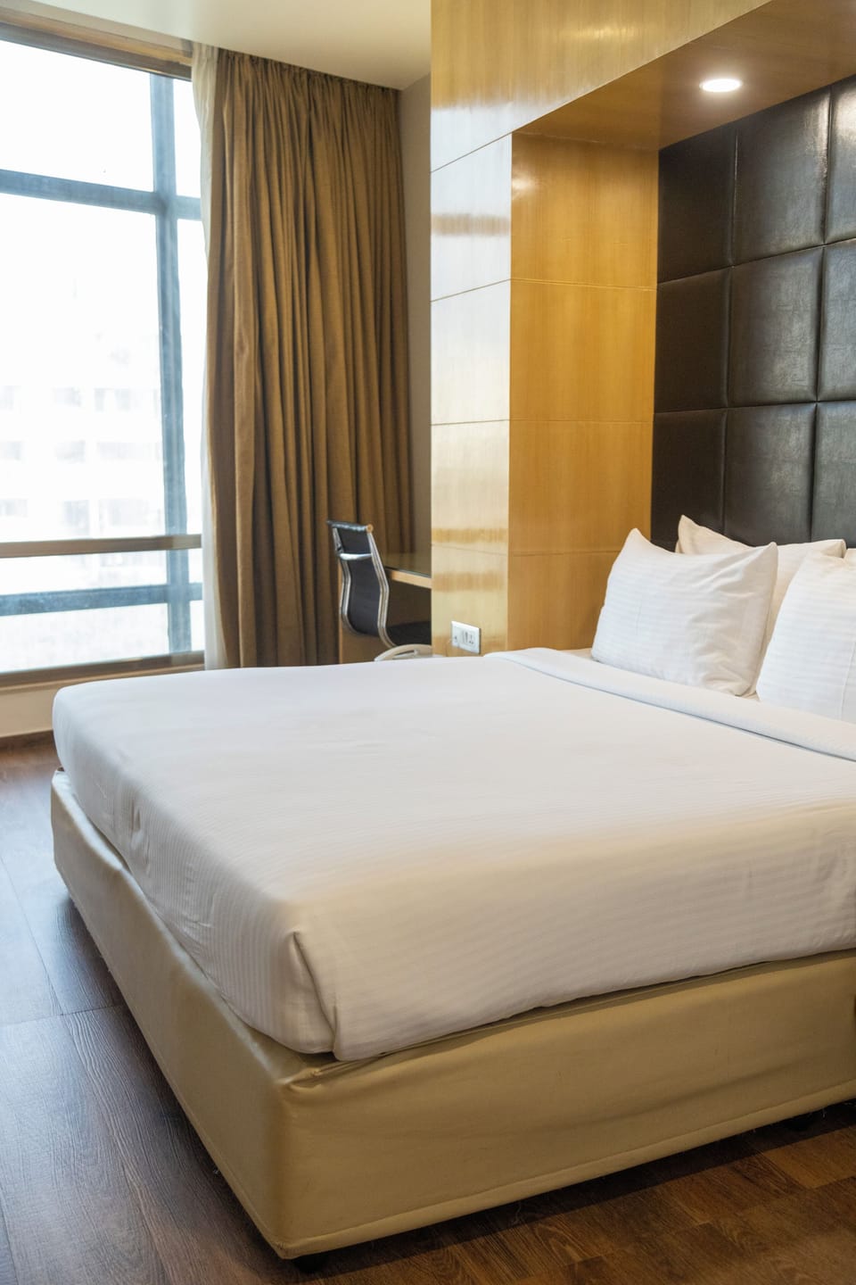 Suite | Minibar, in-room safe, desk, laptop workspace